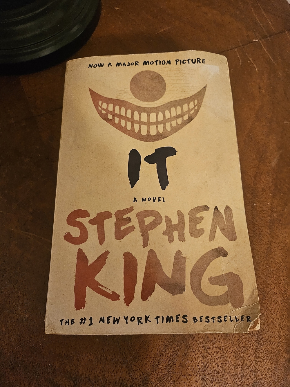 Stephen King Vintage Original IT Paperback Novel - Cream Cover